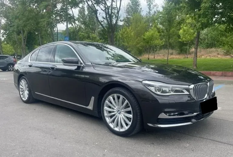 BMW 730 d xDrive Image 1